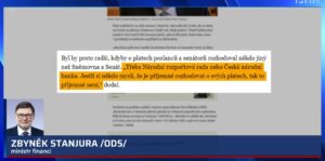 Platy politiků a centrální bankéři