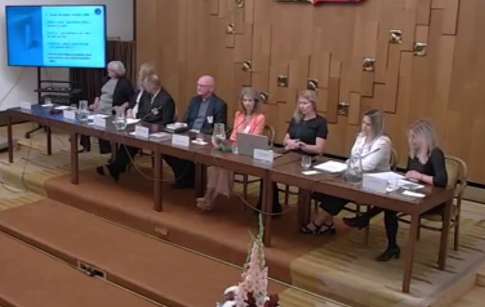 Odvaha promluvit nestačí, jak systém umlčuje oběti, Maják pro Tebe